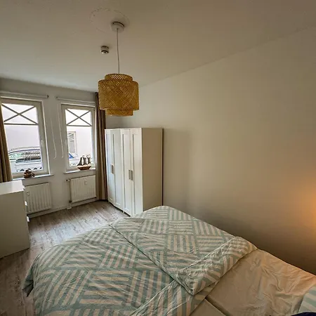 Mee H R - Strandburg