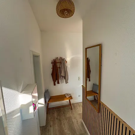 Mee H R - Strandburg