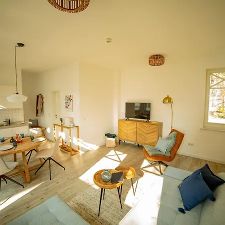 Mee H R - Strandburg