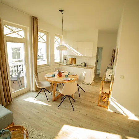 Mee H R - Strandburg * Binz