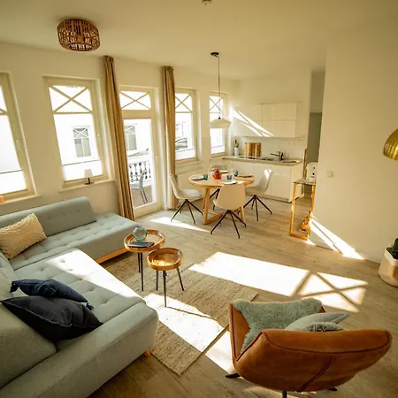 Mee H R - Strandburg *